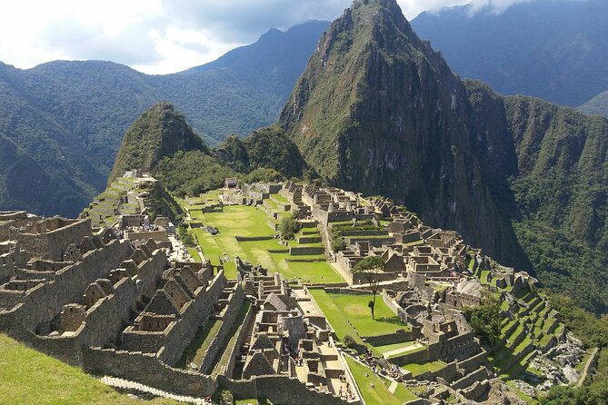 2-Day Sacred Valley & Machu Picchu by Train - Small Group Tour - Fifteen minutes at Pisac Market