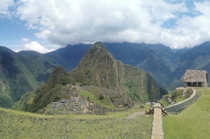 2-Day Tour in Sacred Valley and Machu Picchu from Cusco - Pisac before the crowds