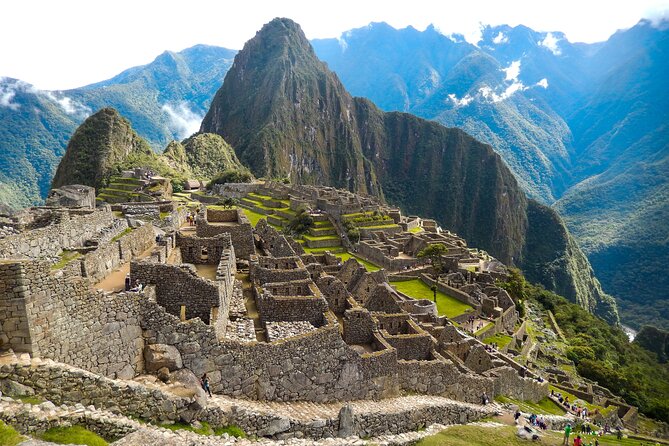 2-Day Tour: Sacred Valley & Machu Picchu – All Tickets Included - Choosing between the regular train and Vistadome 360