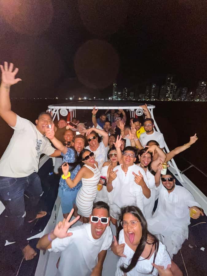 2-hour tour in Cartagena Sunset View in party boat - What this Cartagena party boat actually feels like