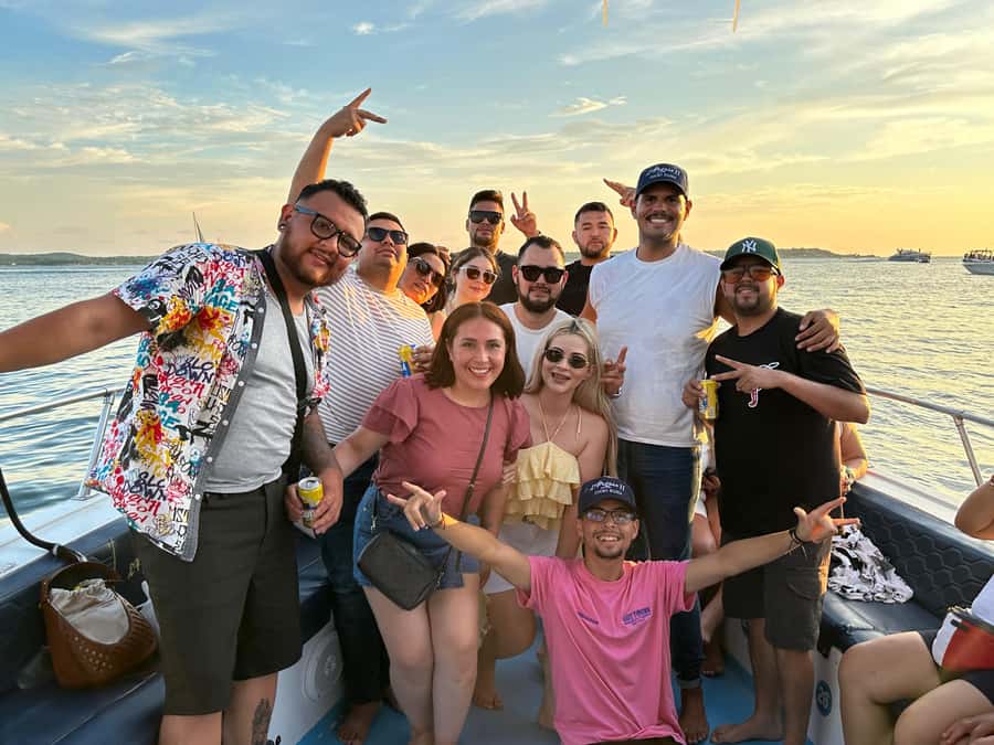 2-hour tour in Cartagena Sunset View in party boat - The first minutes on Cartagena Bay