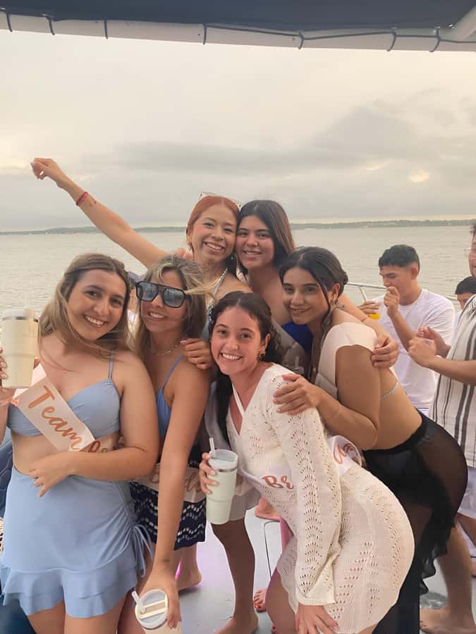 2-hour tour in Cartagena Sunset View in party boat - The music, dancing, and hosts