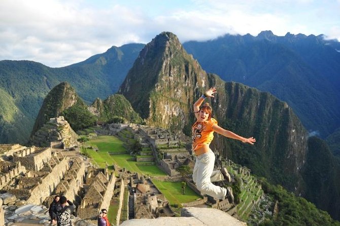 4-Day Lares Trek to Machu Picchu from Cusco - Day 1: Lares hot springs and Wakawasi