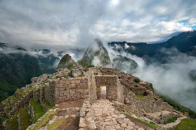 6-Day Cultural Tour to Machu Picchu - The Train Ride and Aguas Calientes