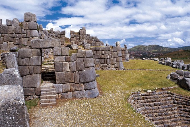 7-Day: Sacred Valley, MachuPichu, Rainbow Mountain, Humantay Lake - Day 2: Pisac, Urubamba, Ollantaytambo, and the train east