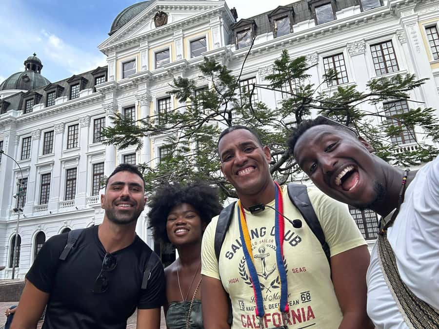 Afro Walking Tour. The colors of Cali. - Reading Cali’s murals instead of walking past them