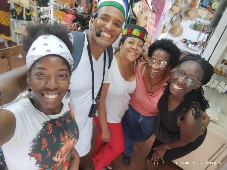 Afro Walking Tour. The colors of Cali. - Meeting Andrés at the Subway in central Cali