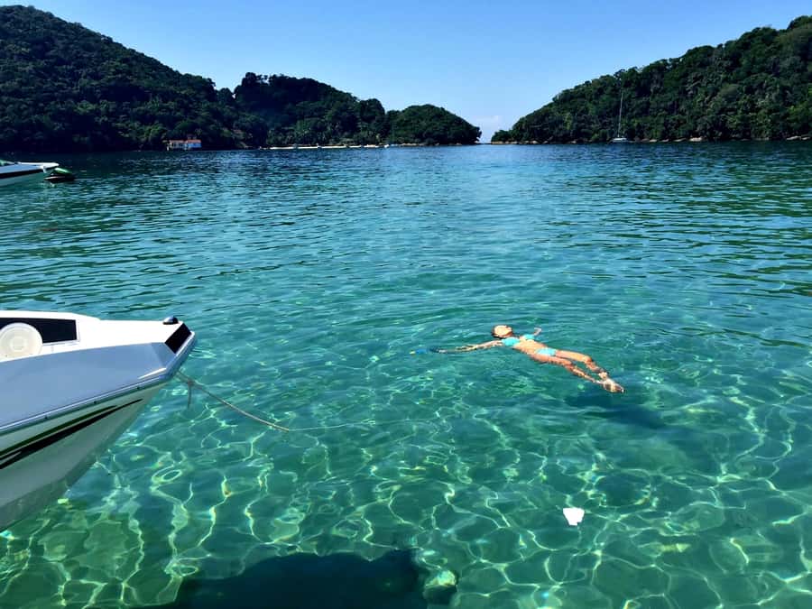 Angra dos Reis and Ilha Grande: Small-Group Fast-Boat Tour - Boarding the speedboat in Angra dos Reis
