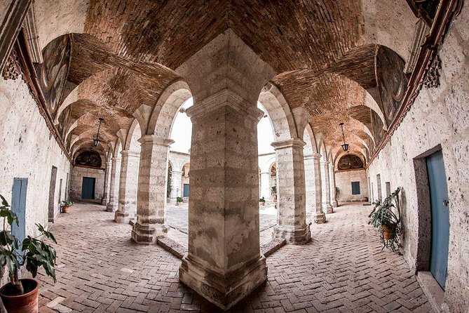 Arequipa, Historic and Colonial City and Santa Catalina Monastery - How the guide affects the experience