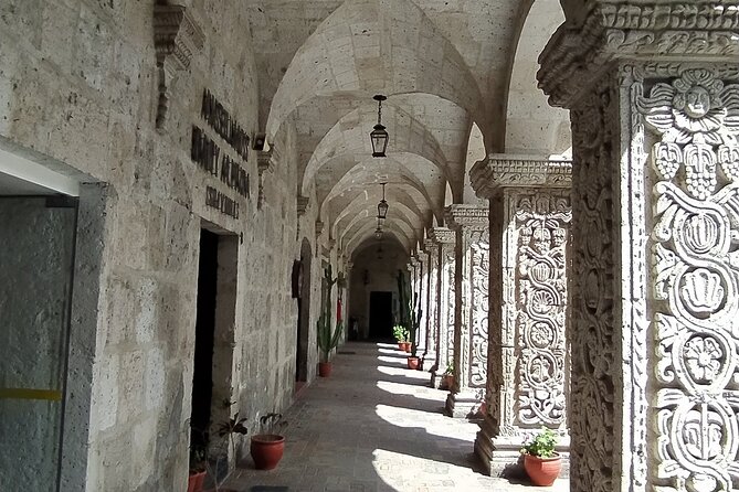Arequipa Tasting Tour - Plaza de Armas and the scars of earthquakes