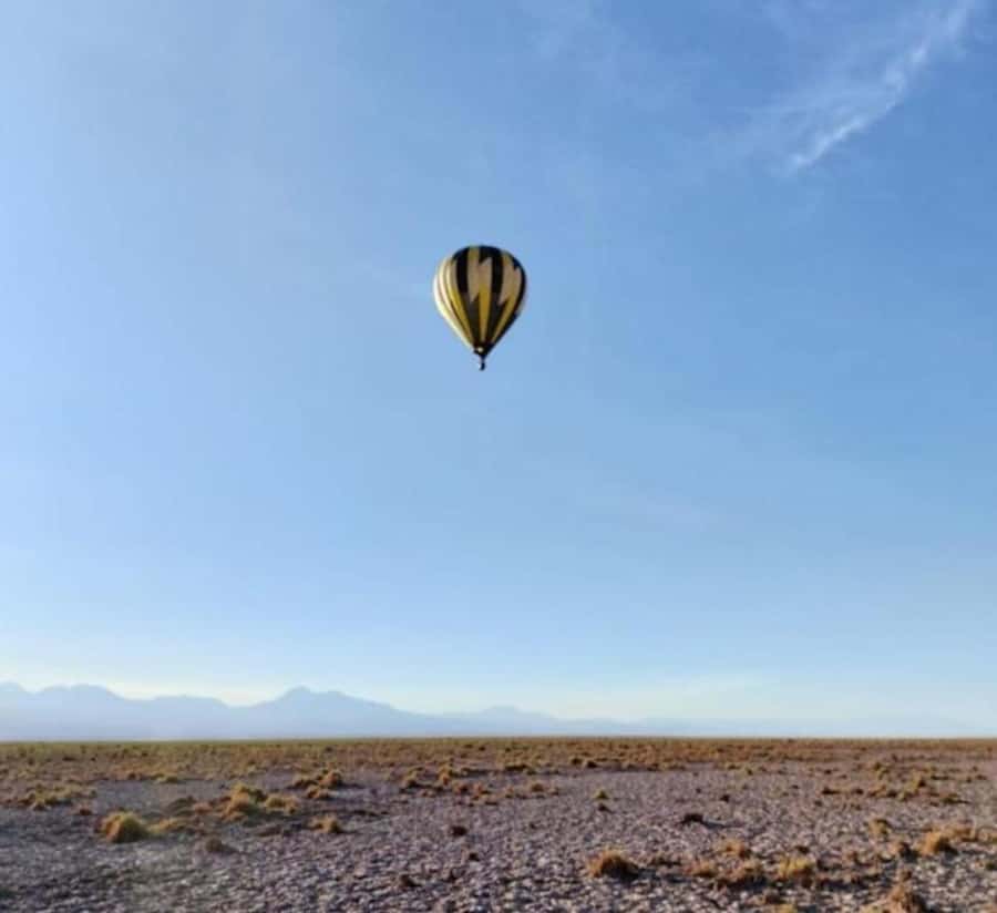 Atacama: San Pedro de Atacama Sunrise Hot Air Balloon Ride - Coffee and the 15-Minute Safety Briefing