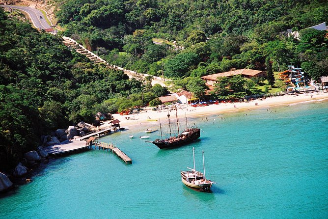 Balneário Camboriú tour and cable car ride from Florianópolis - Praia das Laranjeiras and free time by the water