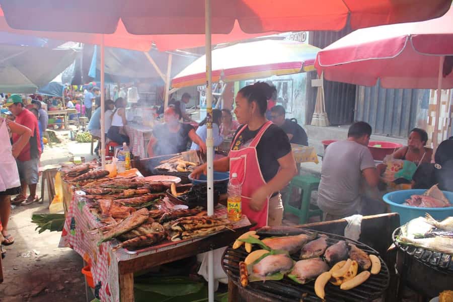 Belen Market & Floating City 2-3 Hour Private Tour - Taking a traditional boat through the floating city