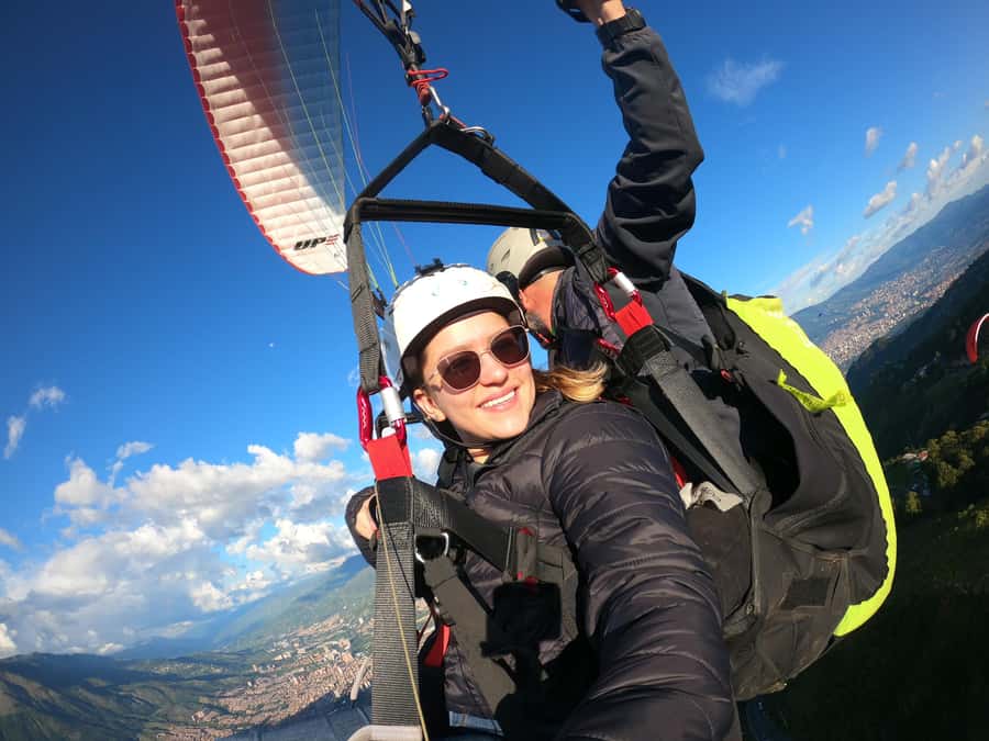 Bello: Paragliding in Medellín - Flying Above Medellín from San Felix