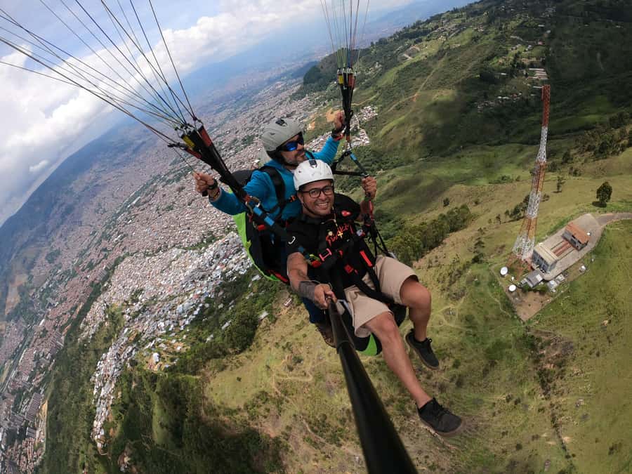 Bello: Paragliding in Medellín - What the 15-Minute Flight Feels Like