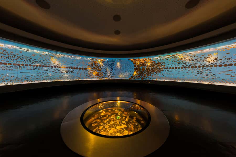 Bogotá: City Tour, Monserrate, Gold Museum, Plaza de Bolivar - Starting with gold from ancient Colombia