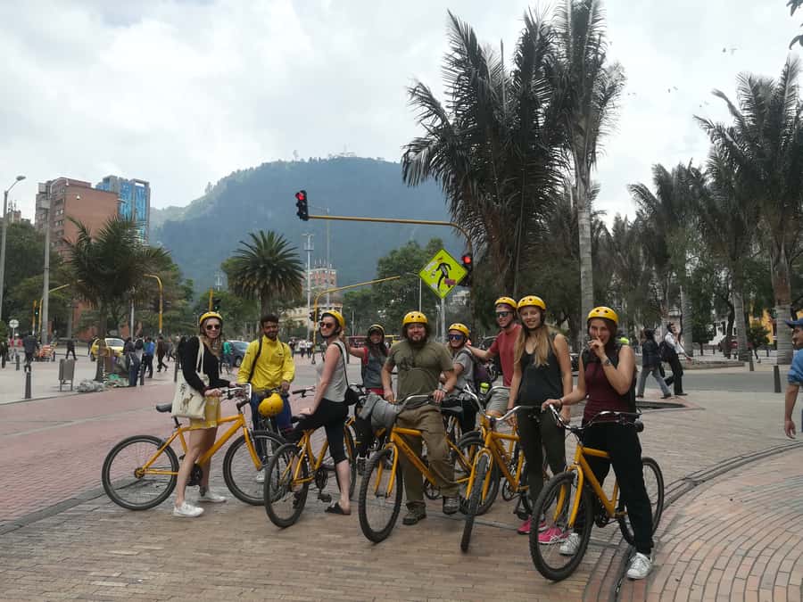 Bogotá: Shared Bike Tour - Returning to La Candelaria with coffee