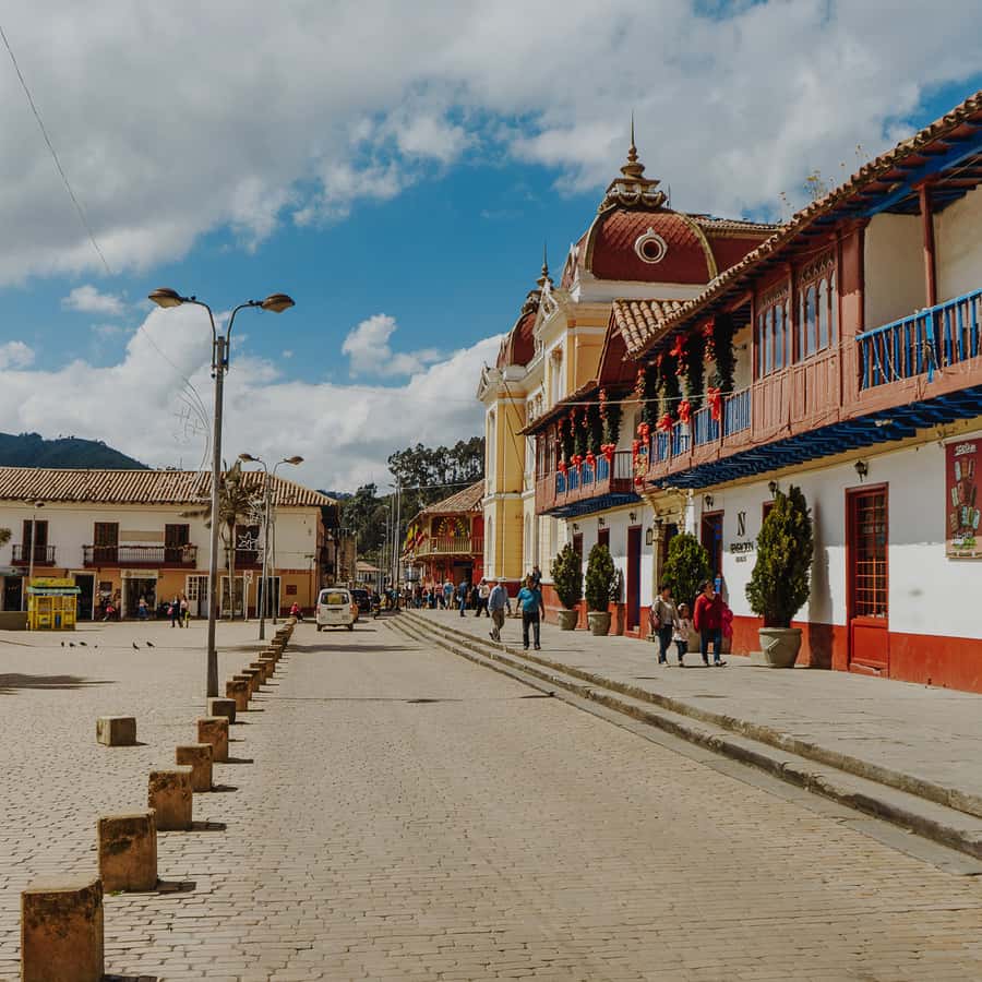 Bogota: Zipaquirá Salt Cathedral and Lake Guatavita Day Tour - Walking to Lake Guatavita and the real El Dorado story