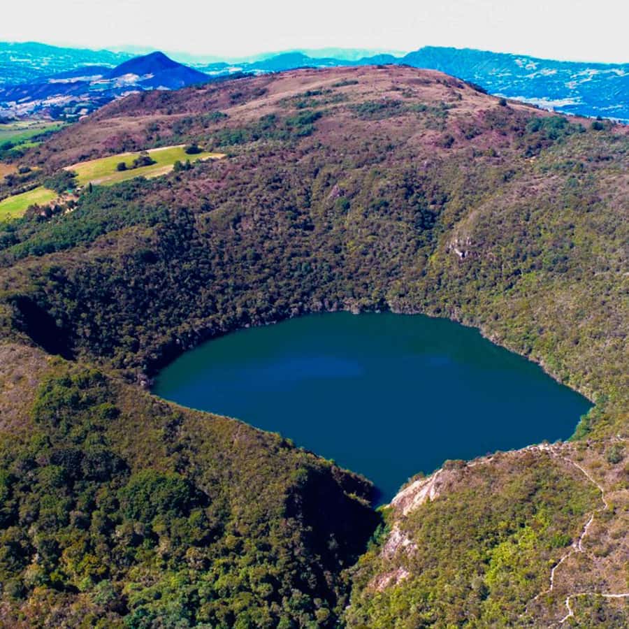 Bogota: Zipaquirá Salt Cathedral and Lake Guatavita Day Tour - Guatavita Town and the road to the lagoon