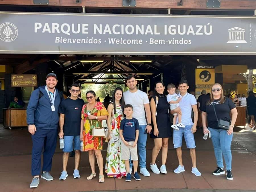 Brazil & Argentina: Iguazu Falls Both Sides in One Day - Guides, language, and how much help you receive