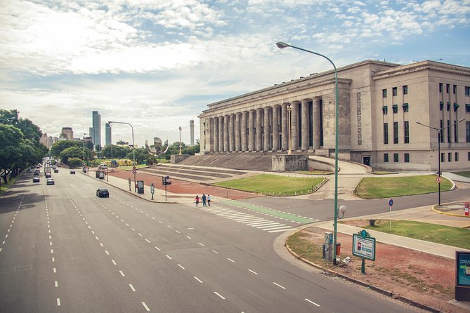 Buenos Aires Bike Tour: North Districts, Recoleta and Palermo - How much guiding and local detail to expect