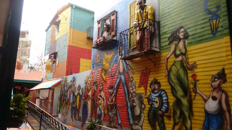 Buenos Aires: City Highlights Guided Tour with Transfer - Transport saves time, but traffic still counts