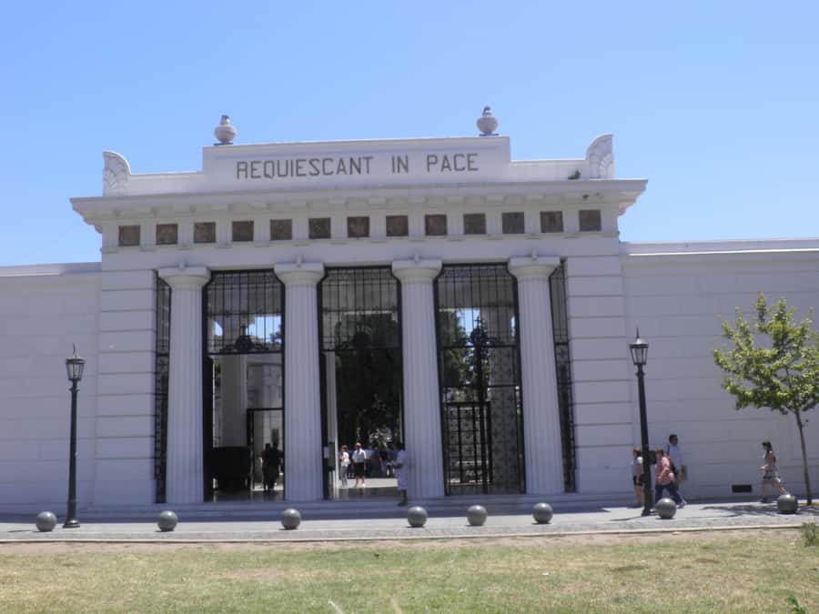 Buenos Aires: City Highlights Guided Tour with Transfer - Recoleta finishes with a polished neighborhood