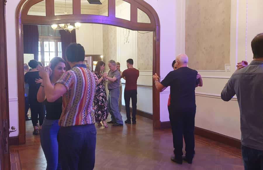 Buenos Aires: Group tango class with mate and snacks - How this compares with a tango show