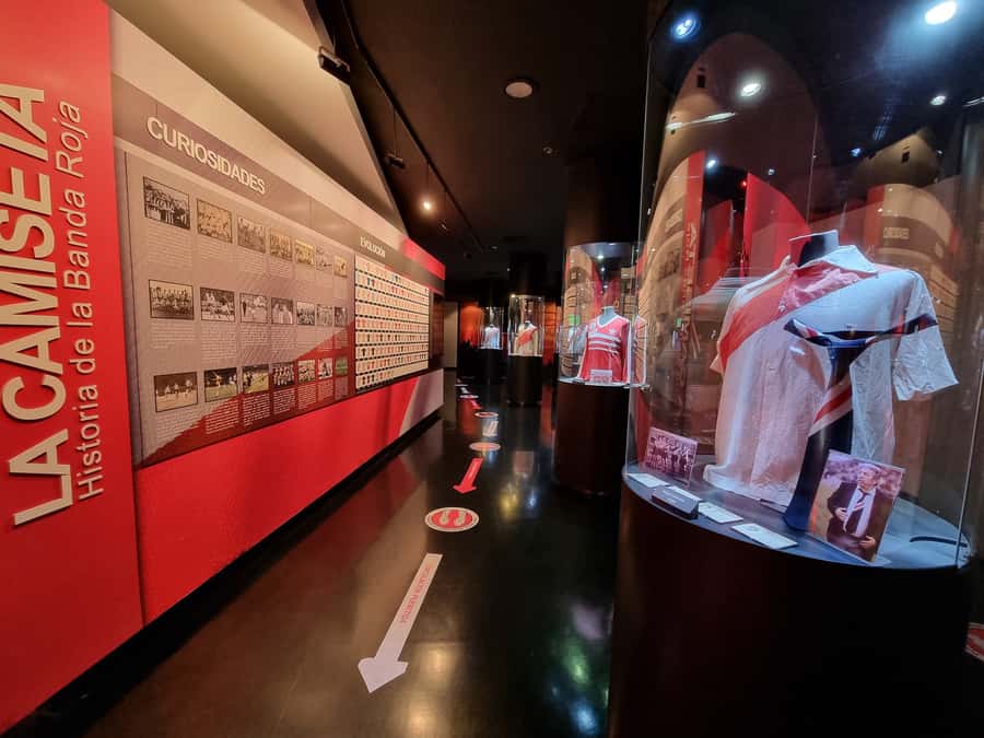 Buenos Aires: Hop-On Hop-Off Bus and Football Museums - La Boca, San Telmo, and Puerto Madero by bus