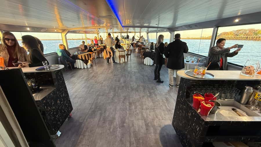 Buenos Aires: Puerto Madero Sunset Cruise with Open Bar - Open bar, music, and the mood aboard