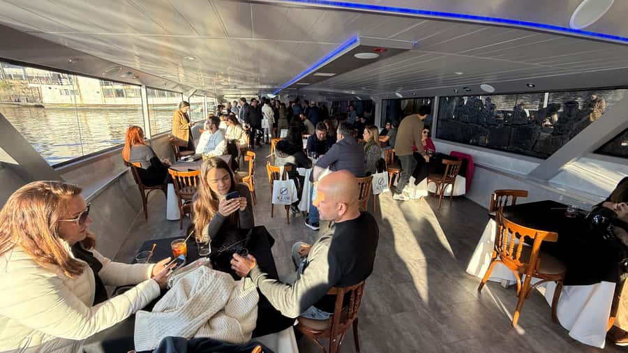 Buenos Aires: Puerto Madero Sunset Cruise with Open Bar - Is this a guided sightseeing cruise?