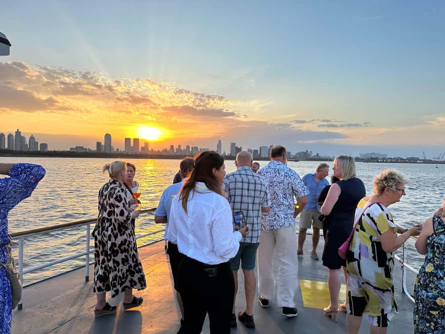 Buenos Aires: Puerto Madero Sunset Cruise with Open Bar - Who will enjoy this boat ride most?