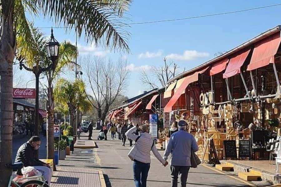 Buenos Aires: Tigre Delta Half-Day Tour with Navigation - One hour on the Sturla boat