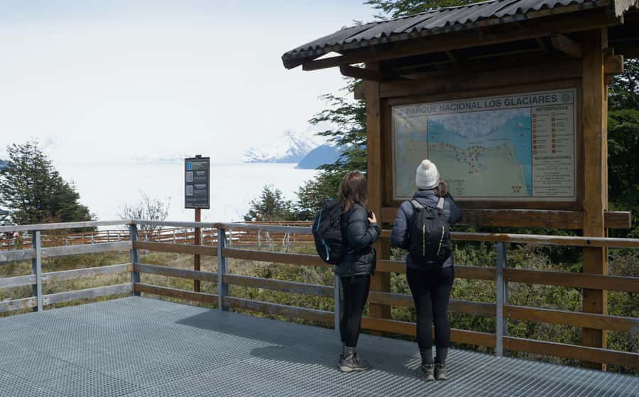 Calafate: Perito Moreno Glacier Guided Full-Day Tour - Curva de los Suspiros, the first glacier view