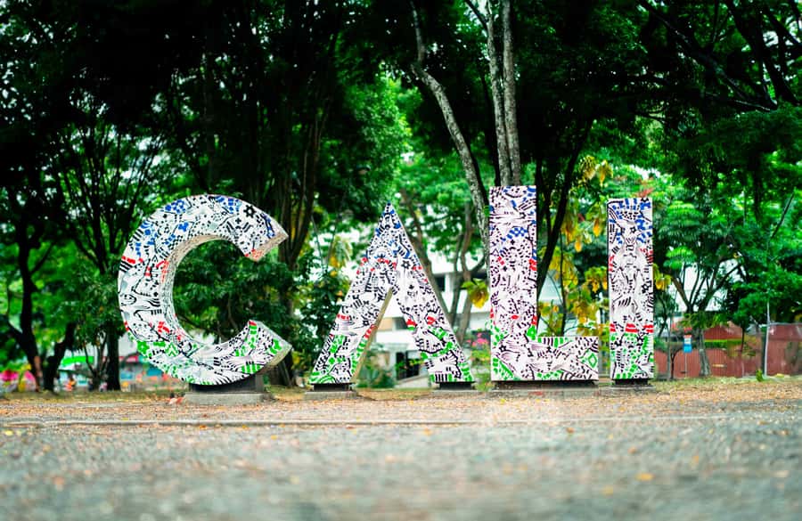 Cali: City Tour - Salsa and sound at Jairo Varela Plaza