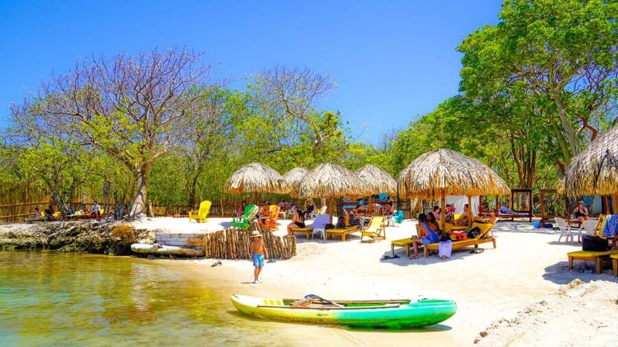 CARTAGENA: 4 islands by sport boat +oceanarium tickets - Timing, groups, and guide service