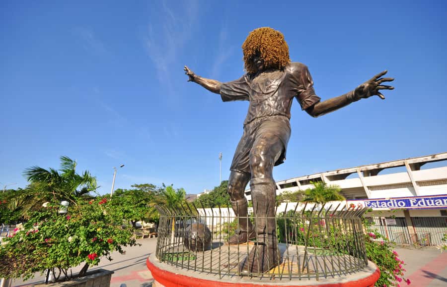 Cartagena: Barranquilla and Santa Marta All-Inclusive Tour - Barranquilla, the Magdalena River, and the big photo stops