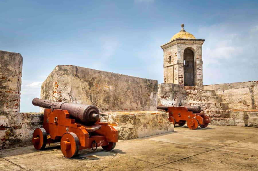 Cartagena: BILINGUAL CITYTOUR + SAN FELIPE CASTLE & Old city - Seeing modern Cartagena from the Chiva bus