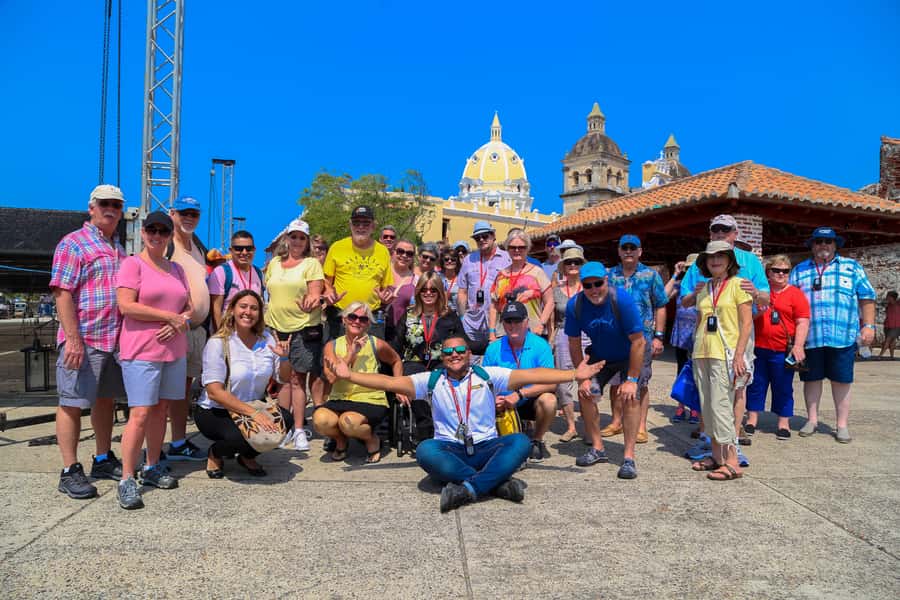 Cartagena: City Sightseeing Hop-On Hop-Off Bus Tour & Extras - Stops 9 and 10: Casino Rio and Hotel Caribe