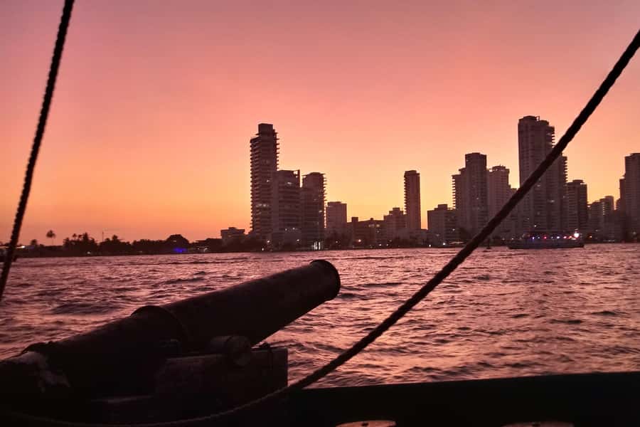 Cartagena, CO: Sunset Skyline Pirate Boat Tour with Drinks - Key things to know before you sail