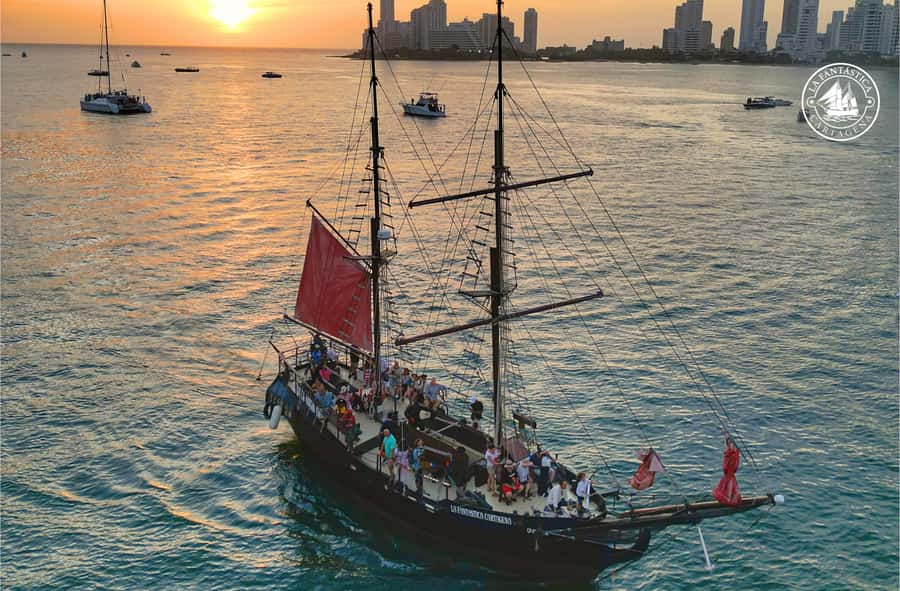 Cartagena, CO: Sunset Skyline Pirate Boat Tour with Drinks - Sailing from Pegasus Pier at 5:00 pm