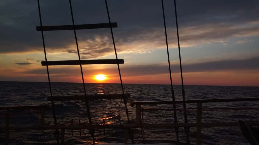Cartagena, CO: Sunset Skyline Pirate Boat Tour with Drinks - Unlimited Pirates’ Punch and coconut lemonade