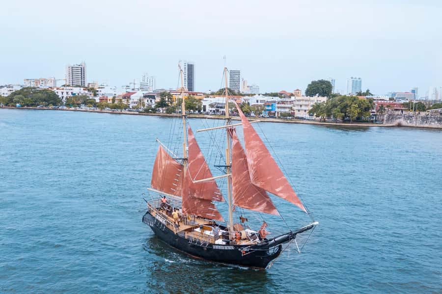Cartagena, CO: Sunset Skyline Pirate Boat Tour with Drinks - Who will enjoy this cruise most