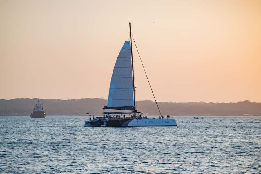 Cartagena de Indias: 2-Hour Sunset Cruise - Getting to Bodeguita Dock by 4:30 PM