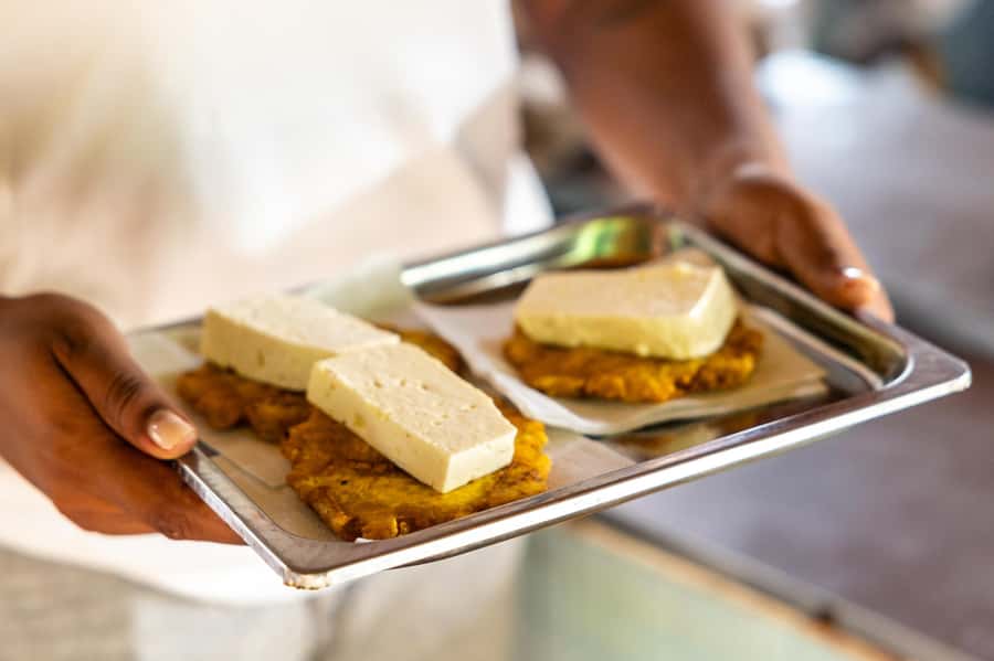 Cartagena: Guided Street Food Tour with Tastings - Guides who make the difference