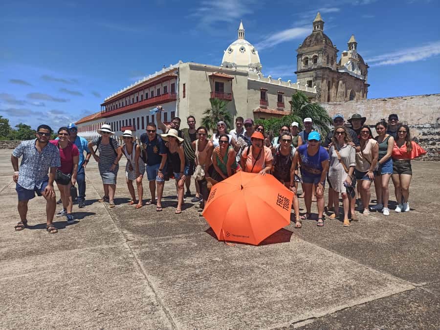 Cartagena: Historic Center and Getsemaní Shared Walking Tour - Getsemaní, where history turns into street life