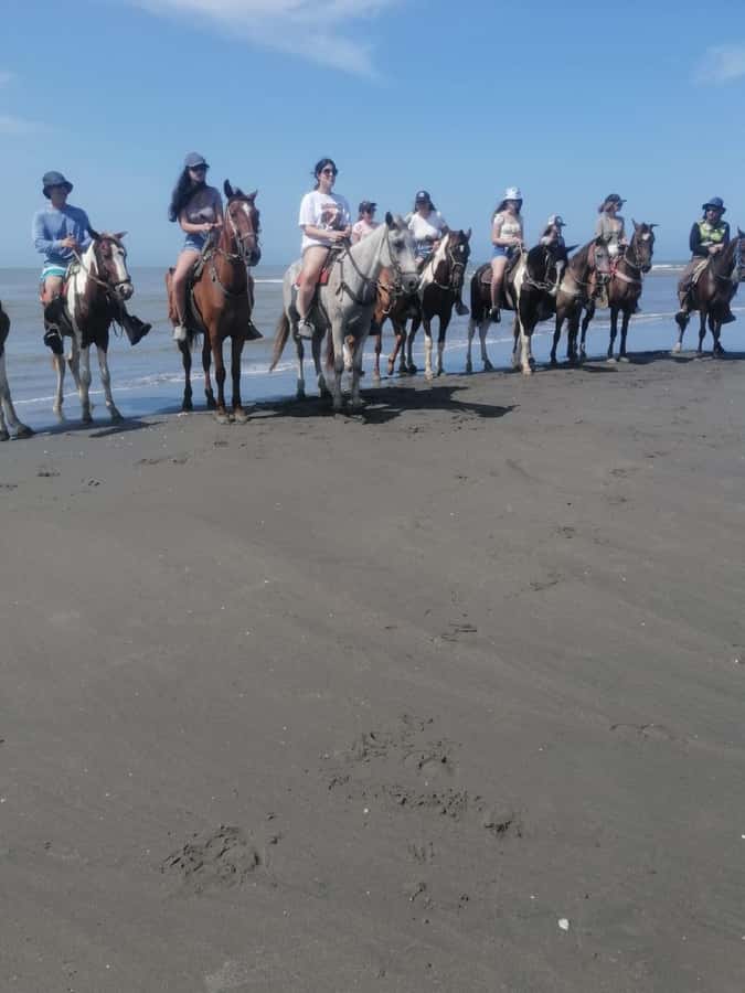 Cartagena: Horse Riding on the Beach with Photos and Lunch - Carlos, the guide, and the photo help
