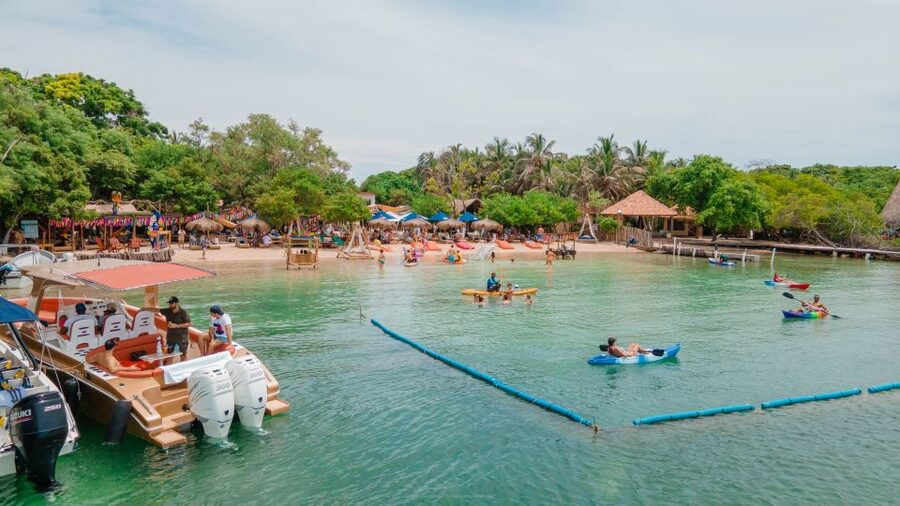 Cartagena: Islabela Islands Boat Trip with Lunch & Cocktail - What to pack and what to pay at the dock