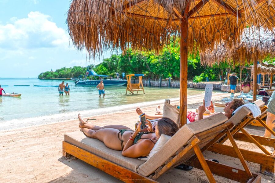 Cartagena: Islabela Islands Boat Trip with Lunch & Cocktail - Kayaks, yoga, and optional island extras