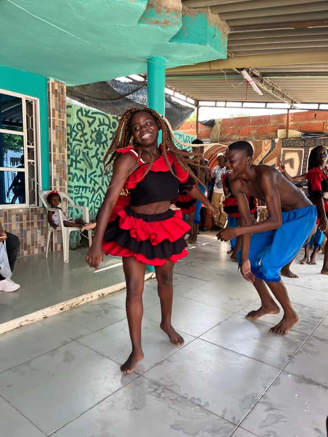 Cartagena: Palenque´s tour, dance show, lunch, pick-Up inclu - Monumento a Kid Pambelé and the community walk